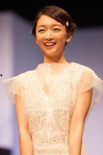 明星薄纱照,揭秘明星薄纱照背后的时尚魅力