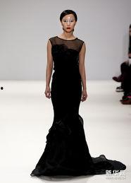 服装走秀外国明星,外国明星闪耀服装走秀舞台