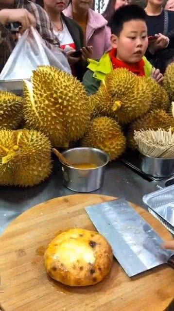 富平网红榴莲饼哪家好吃,探寻哪家网红榴莲饼最地道美味